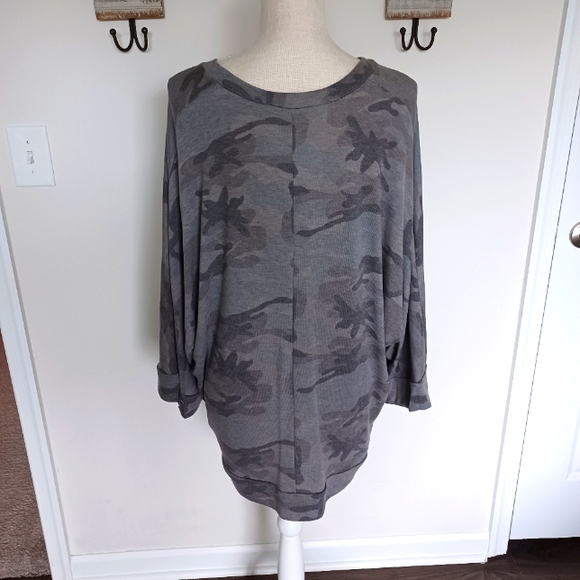 Camo Print 3/4 Dohlman Sleeve Oversized Top - Picture 10 of 12